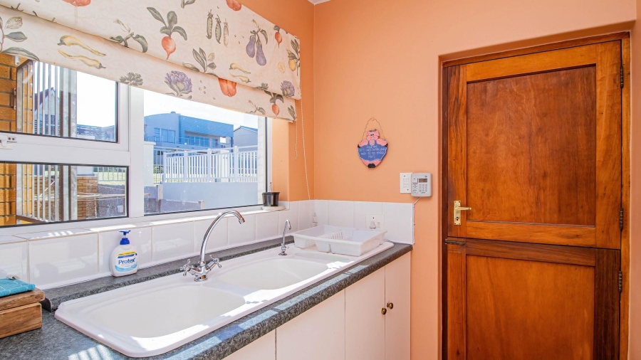 4 Bedroom Property for Sale in Franskraal Western Cape